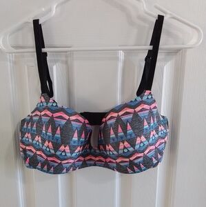 Victoria's Secret pink light lift underwire bra